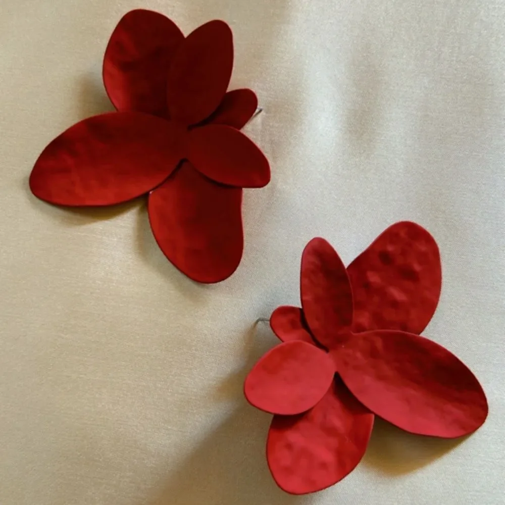 red orchid stud earrings A509